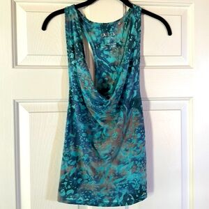 Guess tank